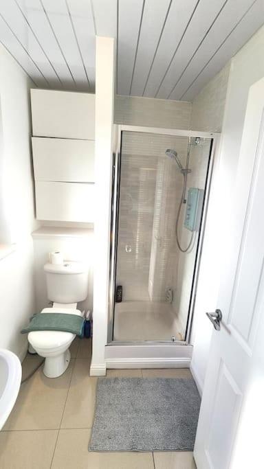 La Casita, Your Home Away From Home - Free Parking Glasgow Bagian luar foto