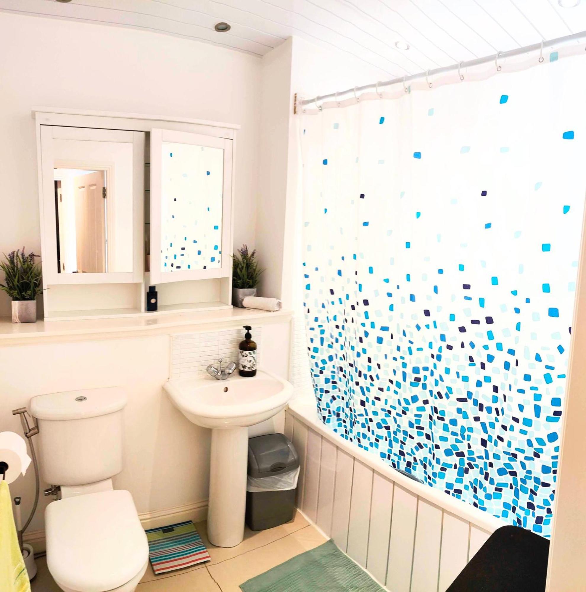 La Casita, Your Home Away From Home - Free Parking Glasgow Bagian luar foto